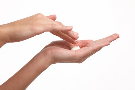 これで1日化粧直し不要 化粧崩れしない下地クリームの塗り方 後編 生理のことから妊娠 出産 育児まで 女性のための情報サイト ルナルナ